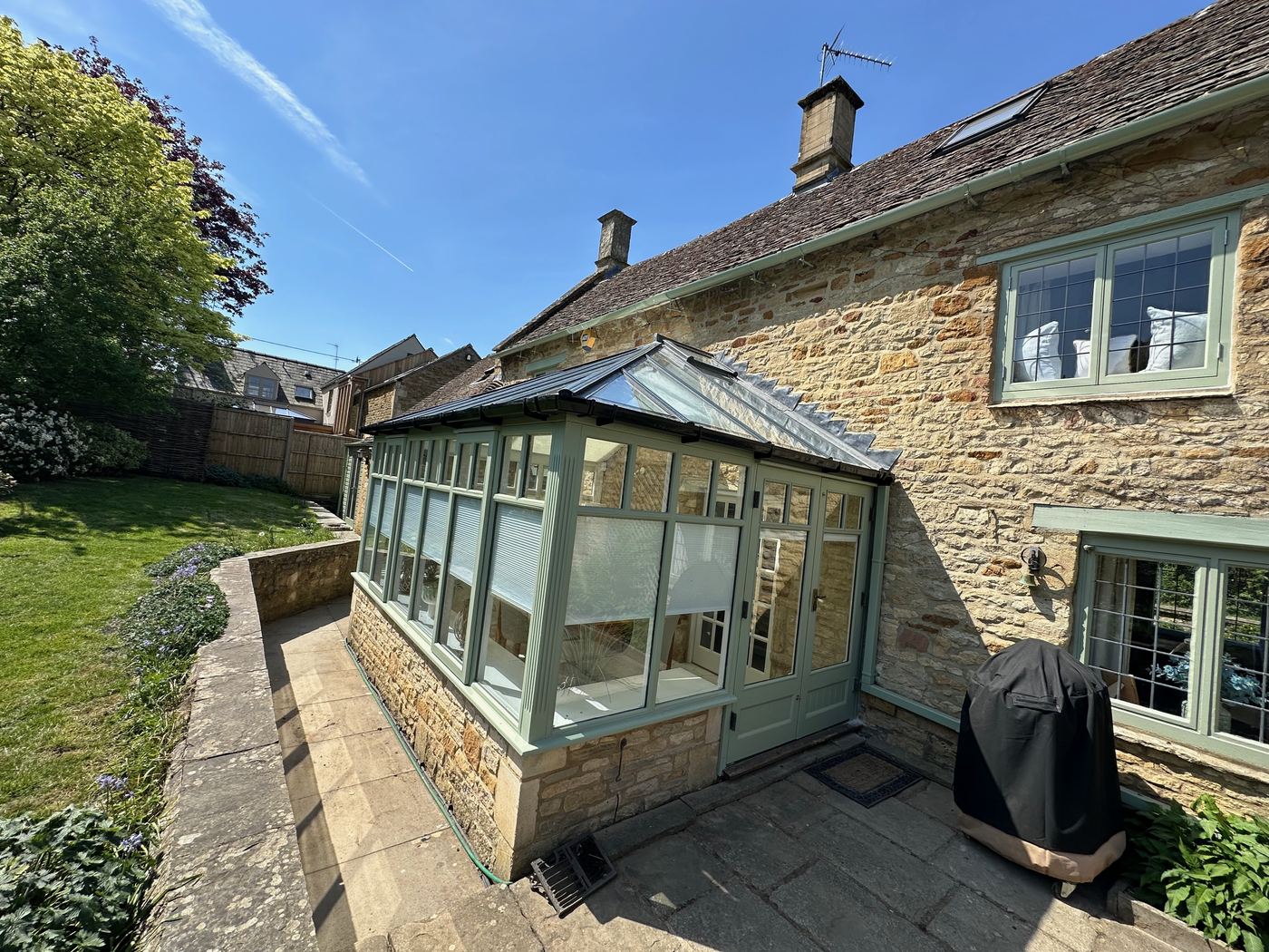 Conservatory overlooking the garden at Glebe Cottage, Bledington