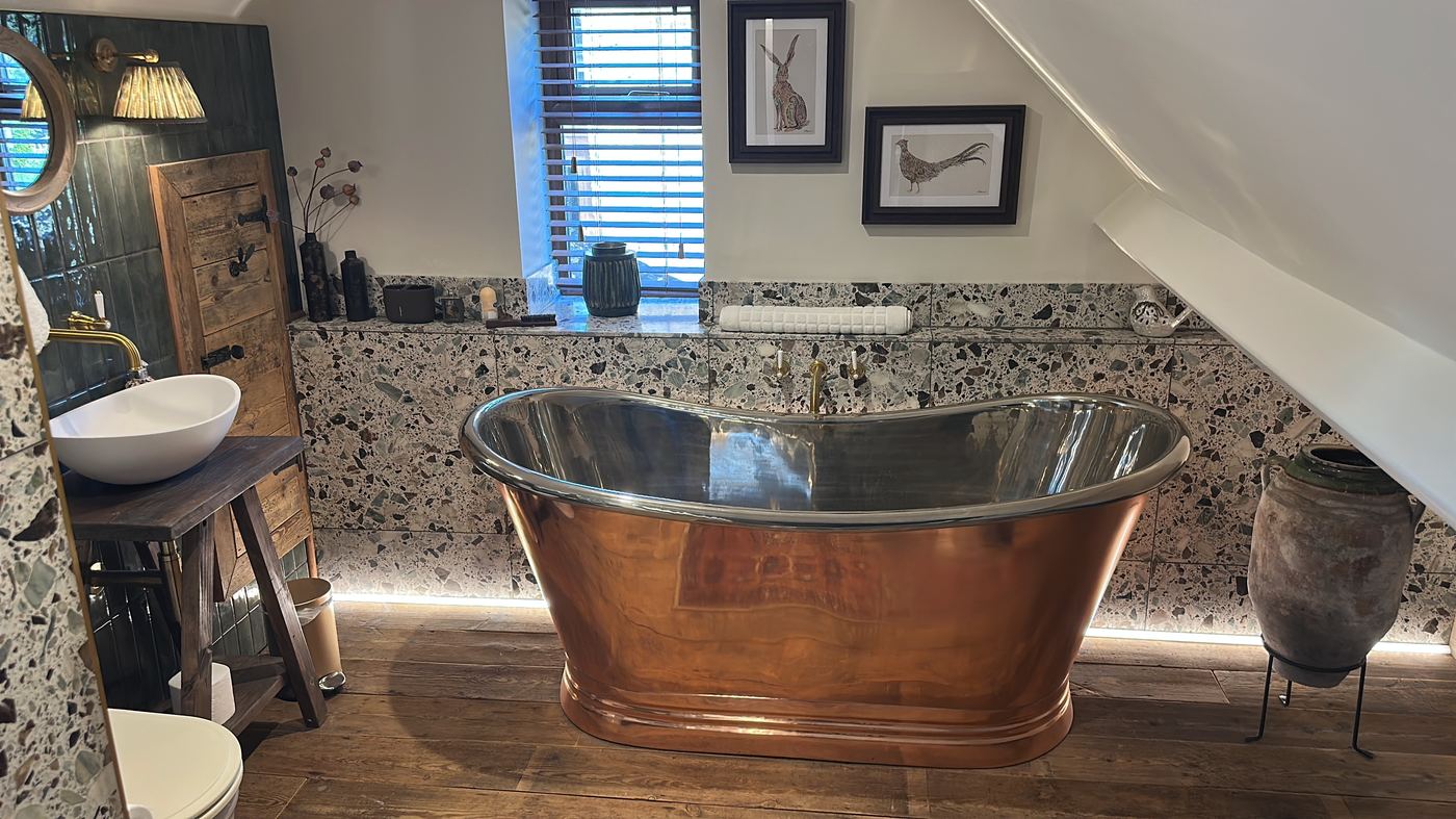 Copper bathtub feature at Glebe Cottage, Bledington