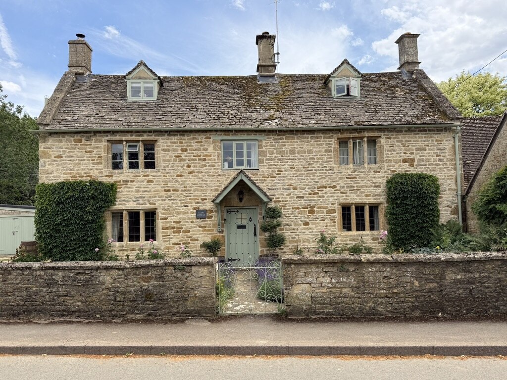 Front facade of Glebe Cottage, Bledington, Oxfordshire
