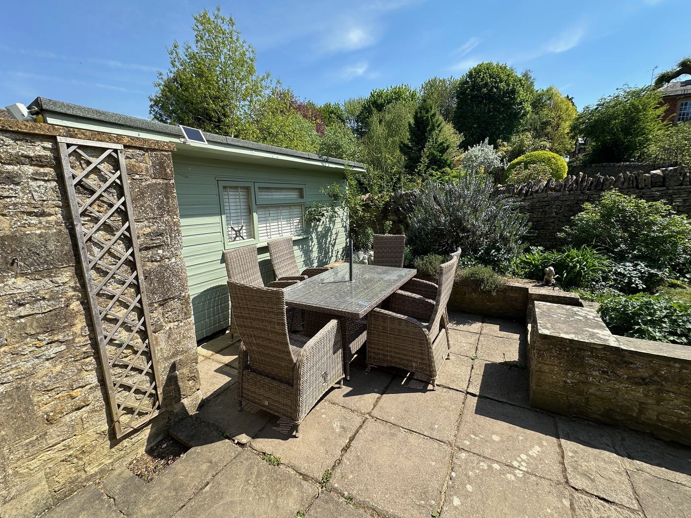 Patio seating area in the garden at Glebe Cottage, Bledington