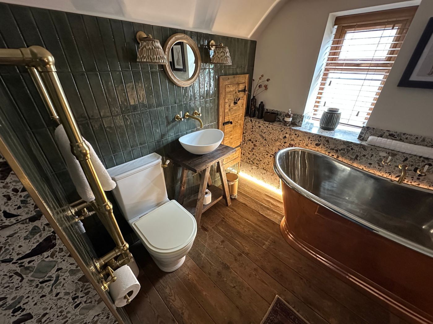 Shower room at Glebe Cottage, Bledington