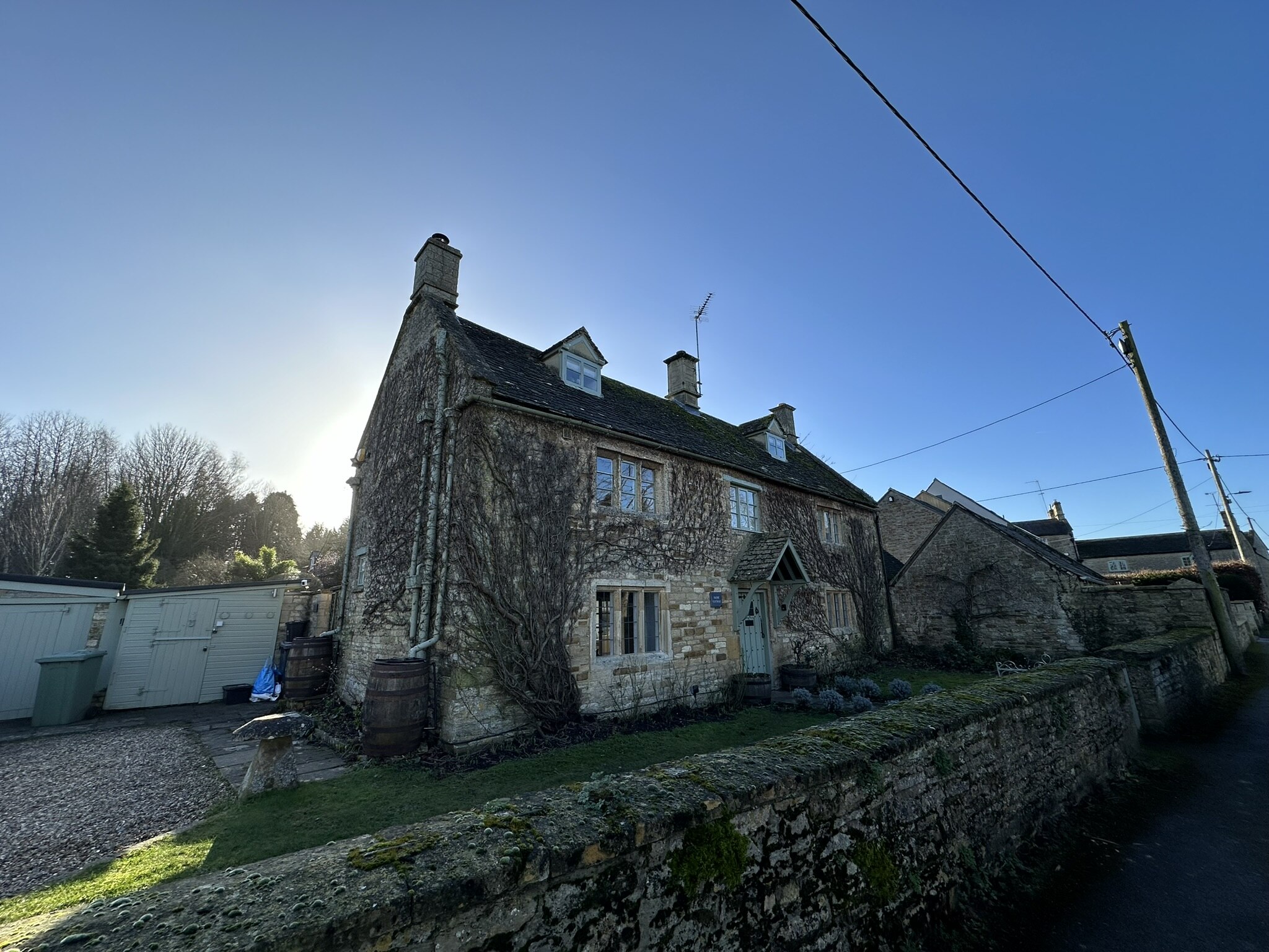 Side gable view of Glebe Cottage, Bledington, Oxfordshire