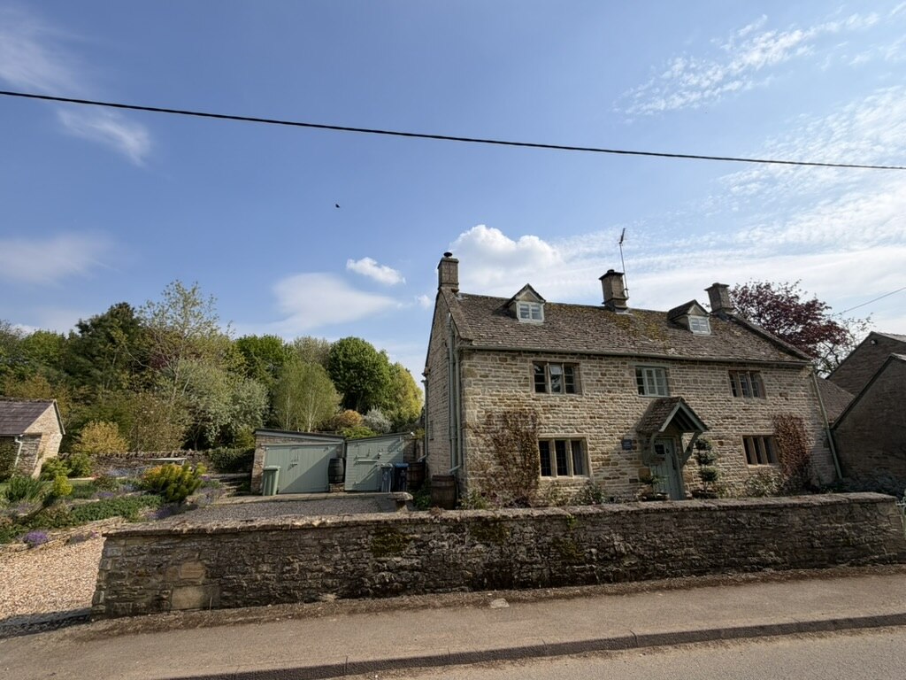 Wide view of Glebe Cottage and its setting, Bledington, Oxfordshire
