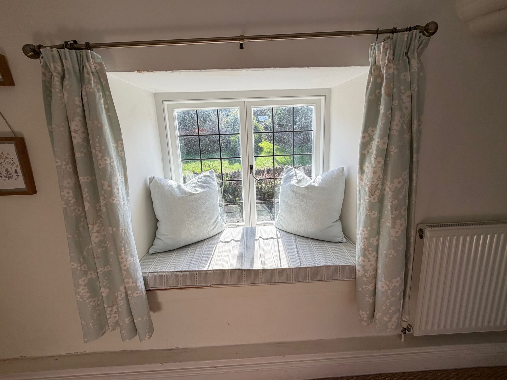 Cosy window seat with cushions at Glebe Cottage, Bledington